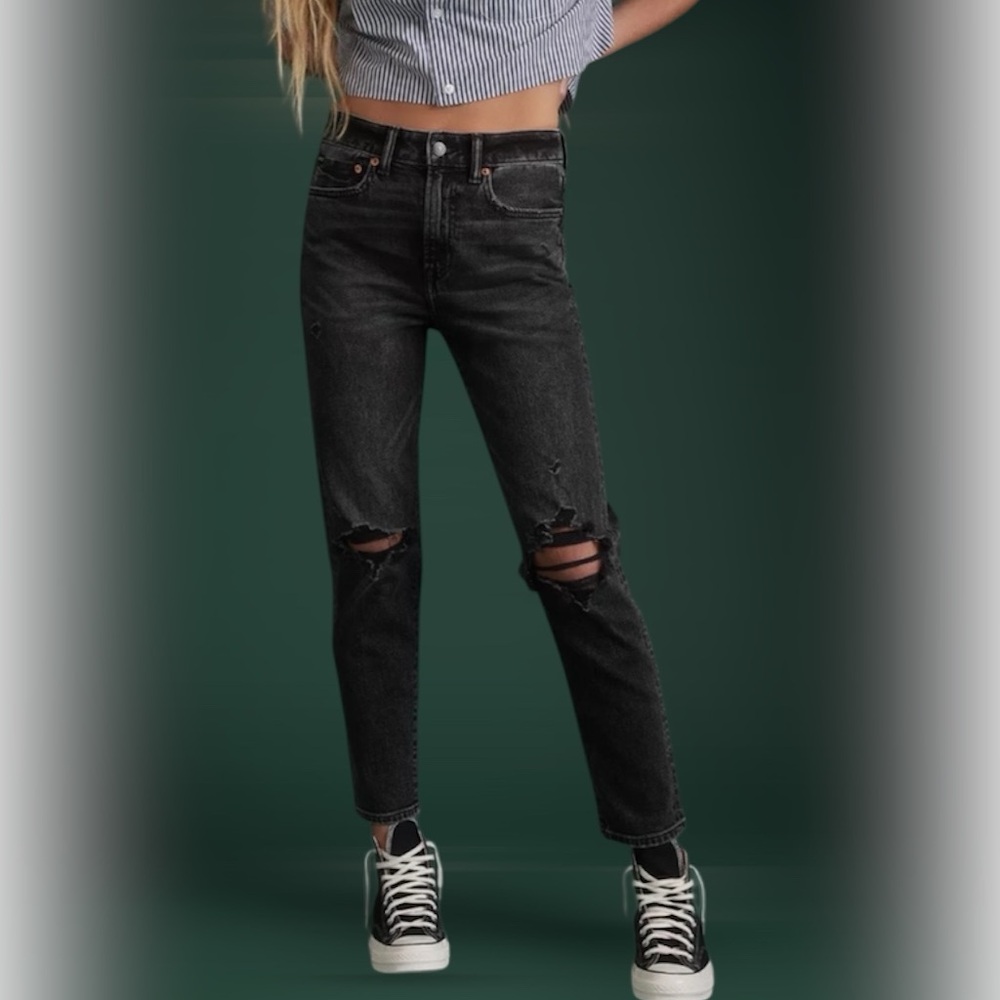 American Eagle AE77 Premium Mom Jeans in Distressed Black size 8
